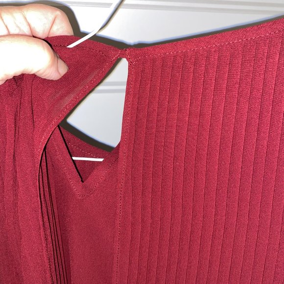 Sleeveless Top Shirt Burgundy Flowy Pleated size Medium by Kenneth Cole Reaction - Picture 10 of 10
